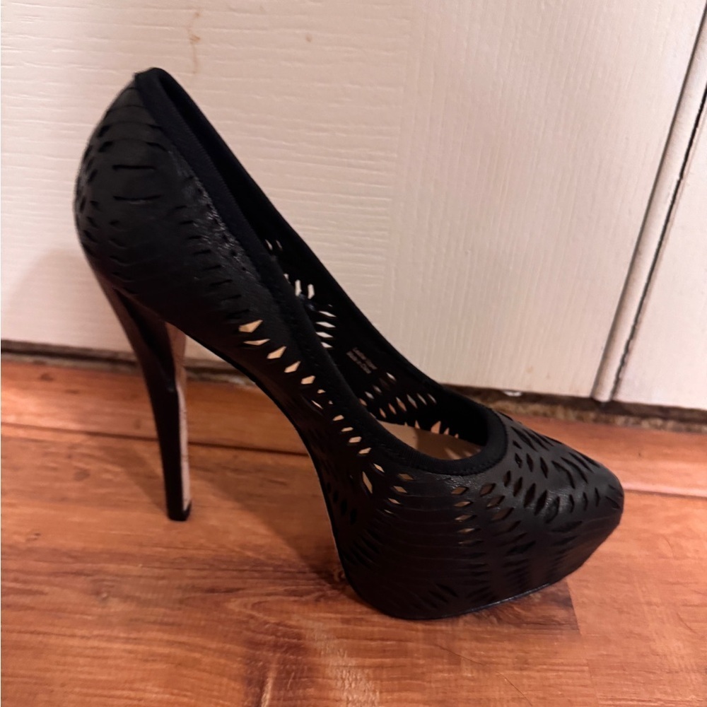 L.A.M.B. Black patterned heels​​​ - Picture 8 of 8